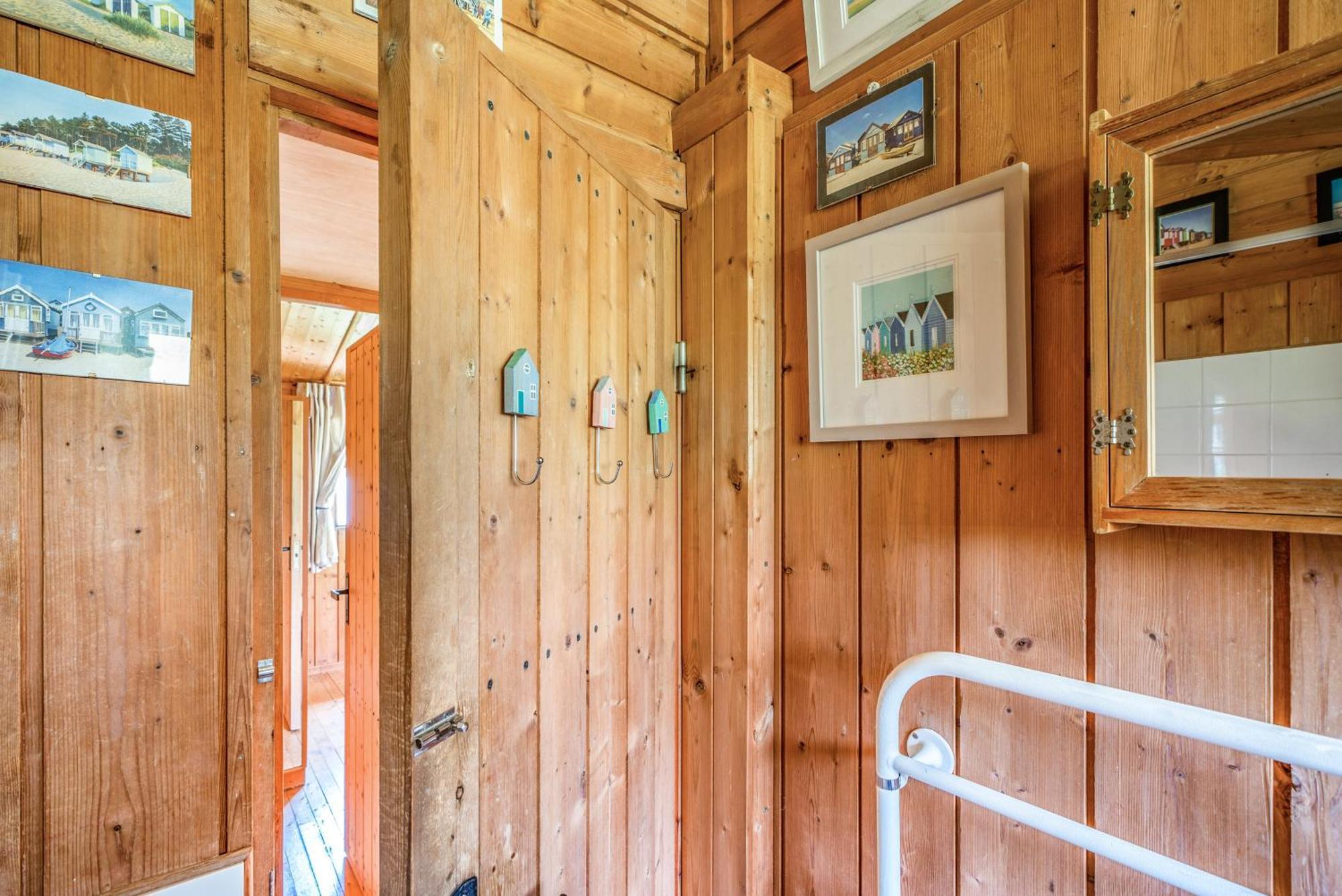 Scandinavian Style Lodge In Rock Wadebridge Exterior photo